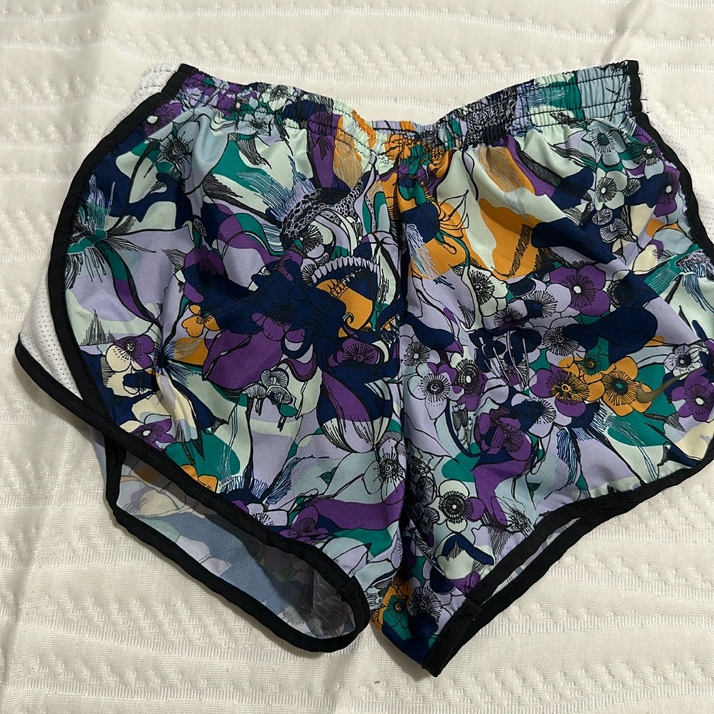 Nike youth girls flower running shorts